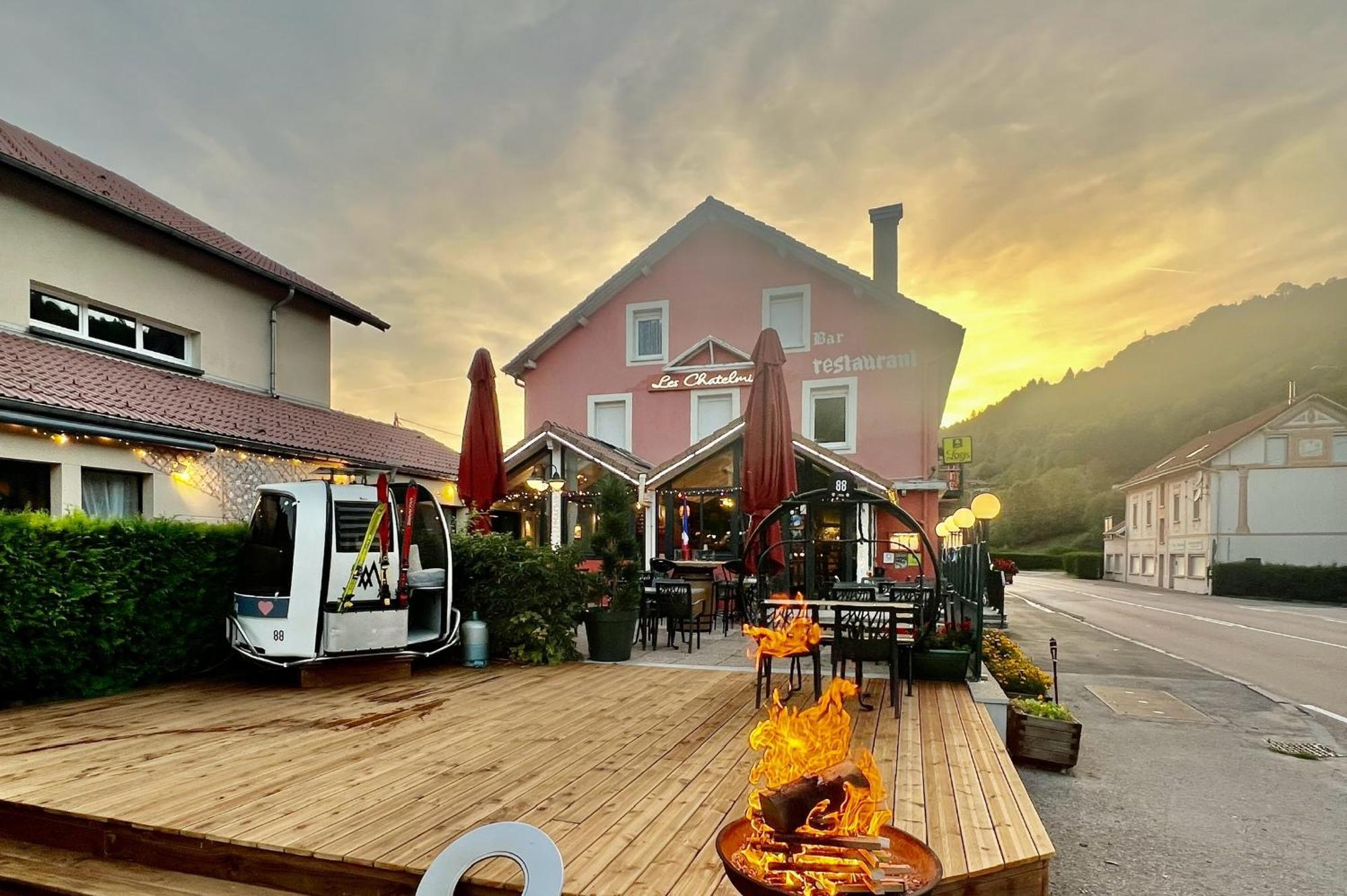 Logis Hotel, Chalets Et Restaurant Les Chatelmines Ла Брес Екстериор снимка