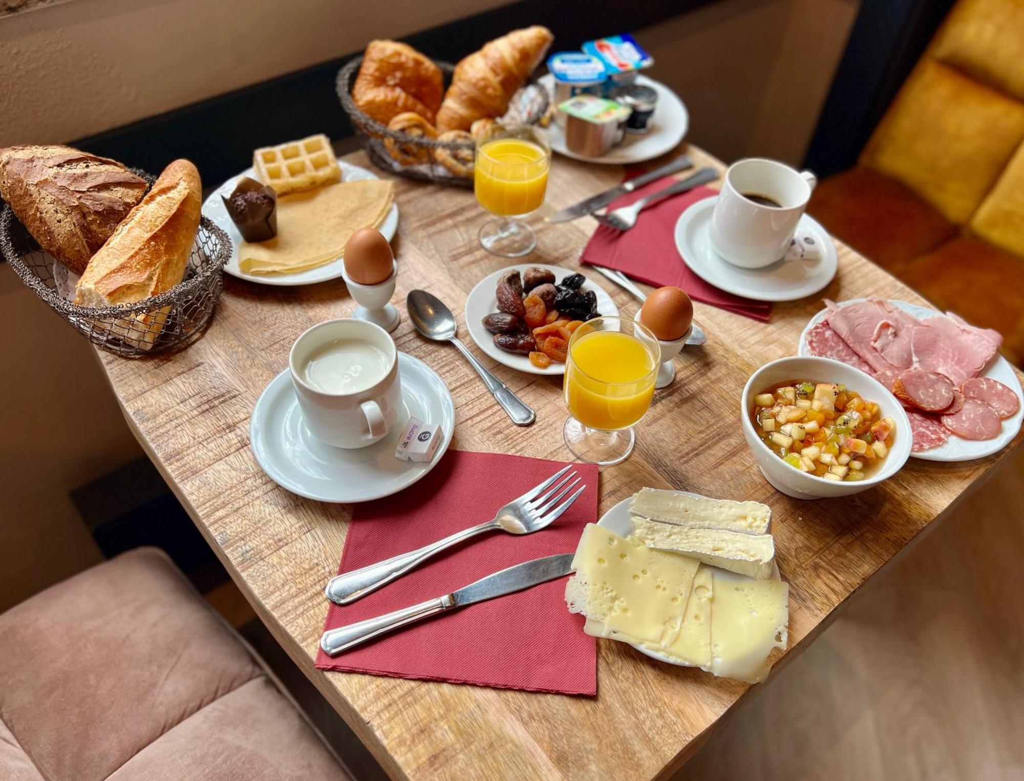 Logis Hotel, Chalets Et Restaurant Les Chatelmines Ла Брес Екстериор снимка