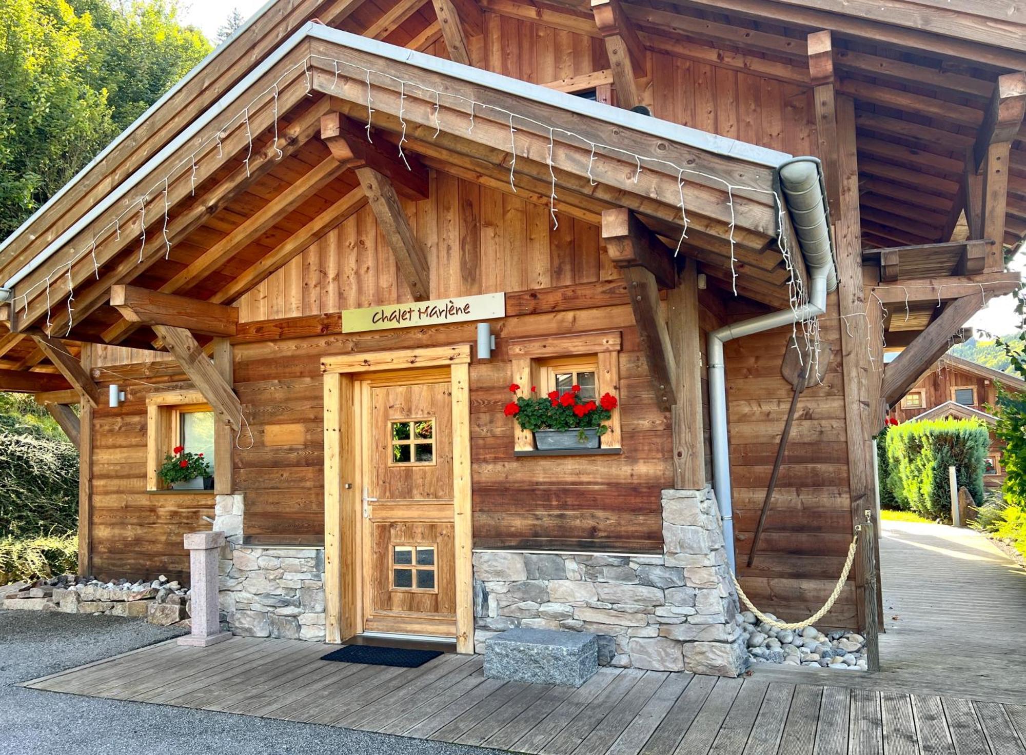 Logis Hotel, Chalets Et Restaurant Les Chatelmines Ла Брес Екстериор снимка