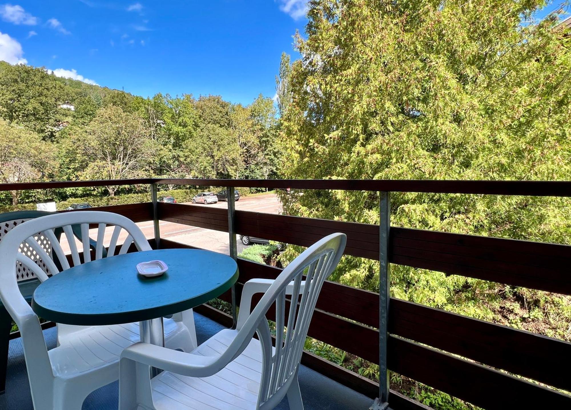 Logis Hotel, Chalets Et Restaurant Les Chatelmines Ла Брес Екстериор снимка