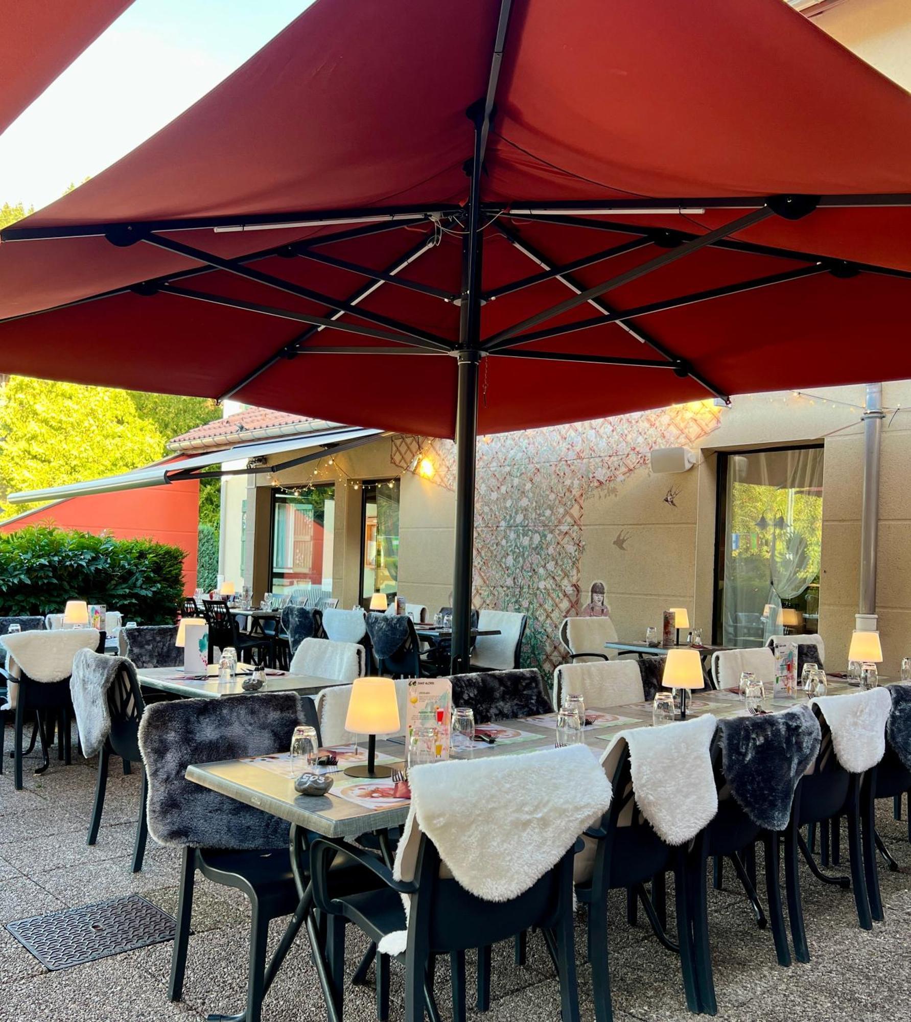 Logis Hotel, Chalets Et Restaurant Les Chatelmines Ла Брес Екстериор снимка