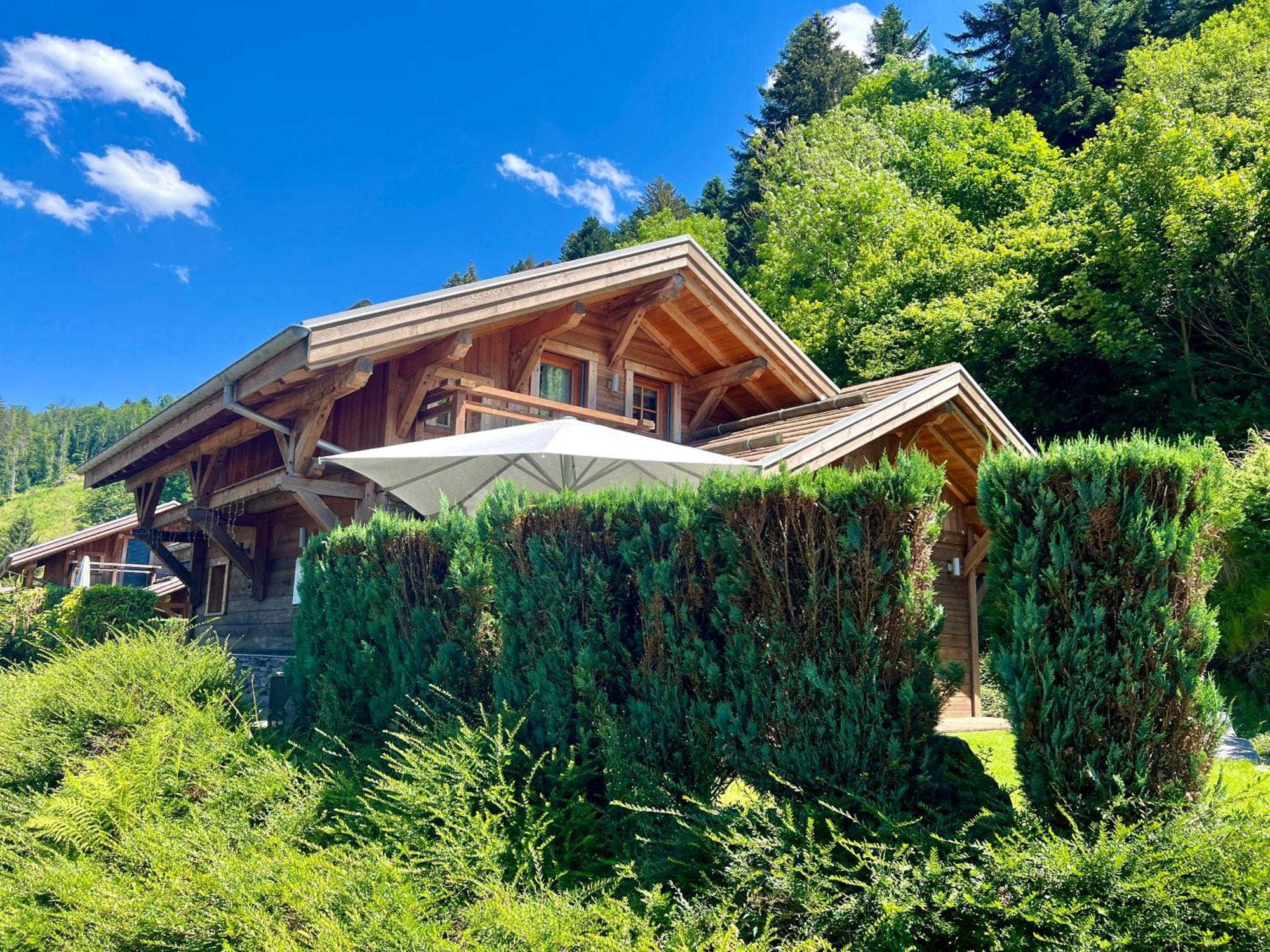 Logis Hotel, Chalets Et Restaurant Les Chatelmines Ла Брес Екстериор снимка
