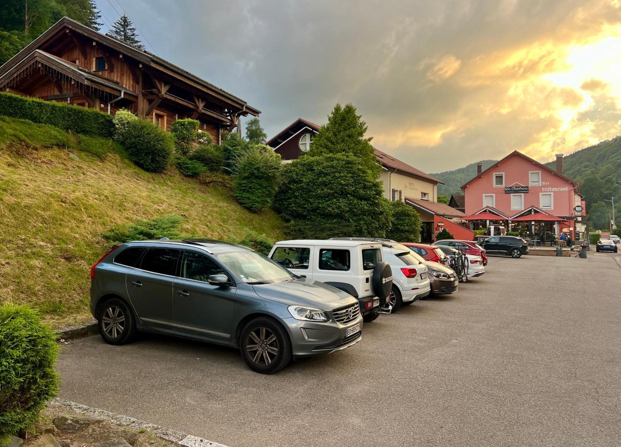 Logis Hotel, Chalets Et Restaurant Les Chatelmines Ла Брес Екстериор снимка